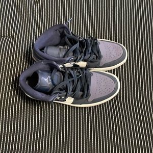 Charred obsidian Jordan 1 (no box)